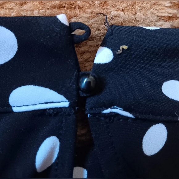 Womens Style Co. Poka dot blouse size M button missing - Picture 4 of 5